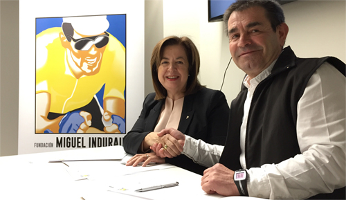 Firma del convenio entre el Colegio de Psicología de Navarra y la Fundación Miguel Induráin