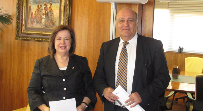 El convenio fue suscrito por Rosa Ramos, decana del Colegio de Psicólogos, y Joaquín Galve, presidente del TSJN