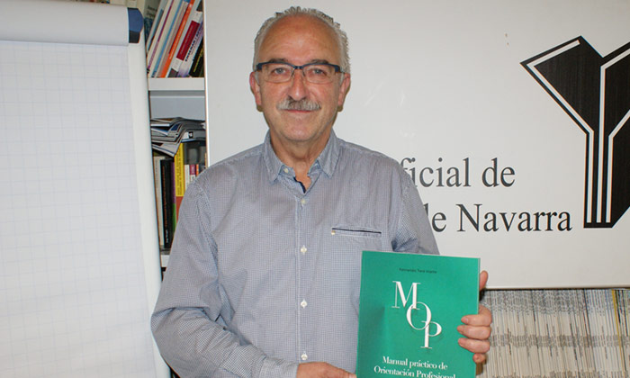 Fernando Teré, durante la presentación de su libro en la sede del Colegio de Psicología de Navarra
