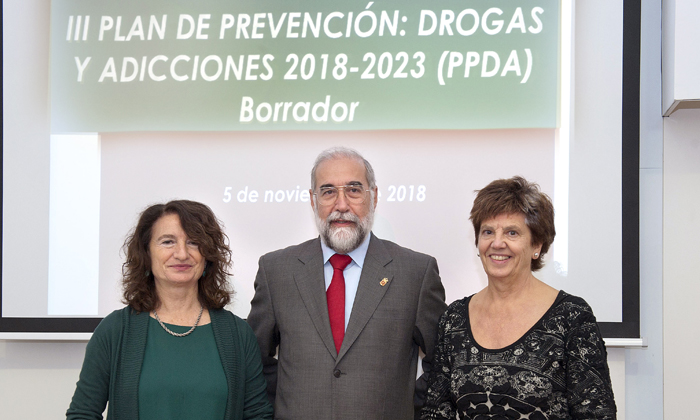 Pérez, Domínguez y Echauri en la presentación del plan (foto: navarra.es)