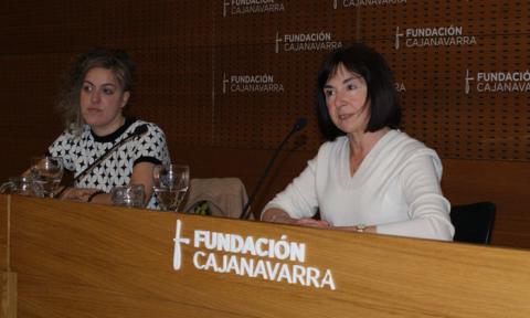 Tania Camino y Maite Campistegui, durante su conferencia en el Civican de Pamplona