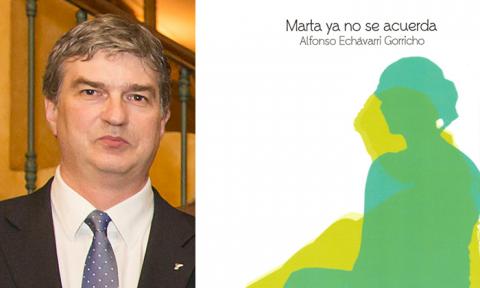 Alfonso Echávarri y la portada del libro "Marta ya no se acuerda"